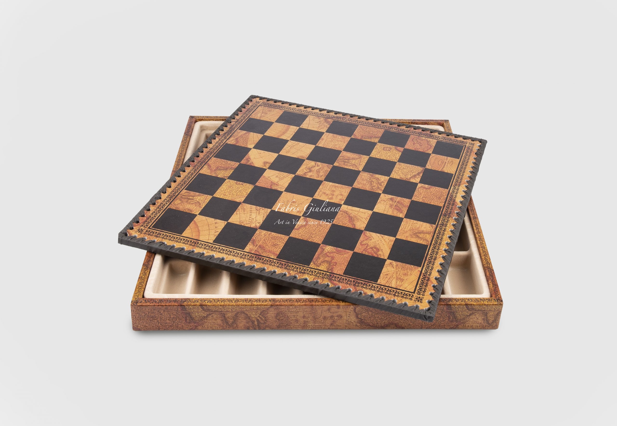 The Battle Of Troy: Chess Set with Leatherette Chessboard & Box + Checker Se